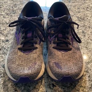 Brooks woman’s Adrenaline Size 9